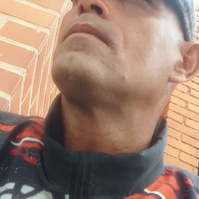 Me consideró una persona muy amigable y respetuoso se cómo se maneja el swinger se cual es mi puesto. Dispongo de sitio para pasarla bien