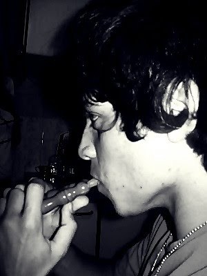 Eu vou dobrar os meus joelhos,
Vou continuar lutando e vou continuar orando.
 Se esse nao for o meu tempo, glória a Deus.