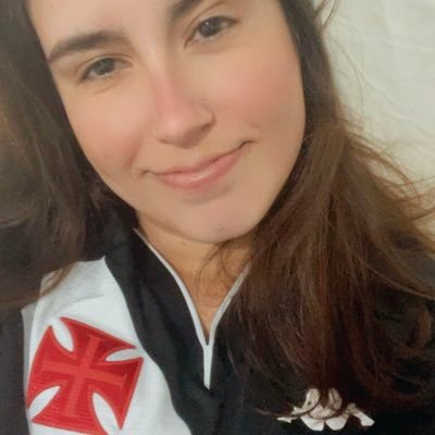 soyluluzita's profile picture. Na frente do espelho sem que ninguém a visse