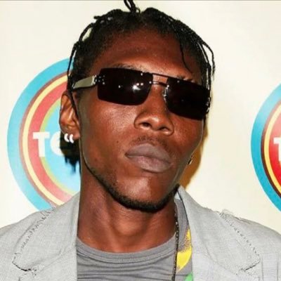 AlutaJunior's profile picture. 