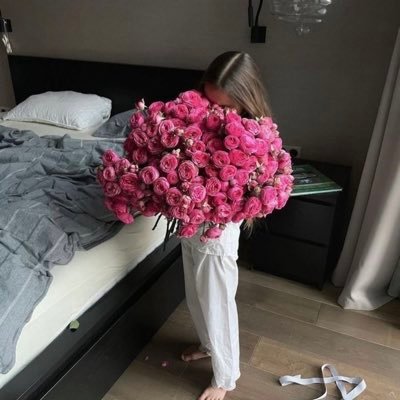 دعوتُ الله أن أغدو كالمطر ؛ هطولٌ طيّبٌ في الحياة ، ورائحه أطيب حين الرحيل 💜!