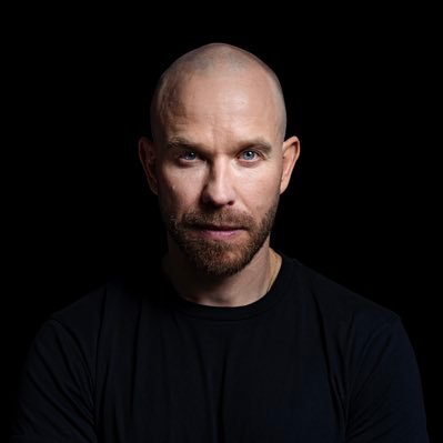 Journalist, podcastvært mm. Tidligere betjent i Bandeenheden. Åben for business.