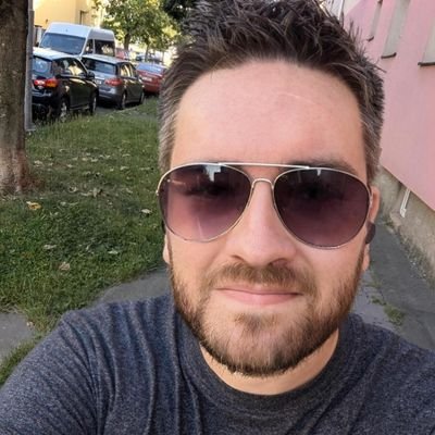 FrantisekSafr's profile picture. Milovník psů a koček, černého humoru, technologií (#teampixel), hudby (Hell🎃ween), filmů (Lord of the Rings), seriálů (Two and Half a Men).