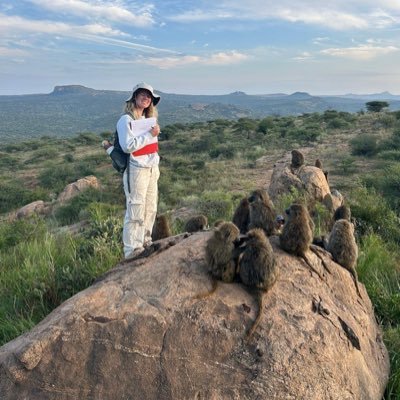 EEB PhD Student @ Rice • 🦧🐒🐬🐕🚶🏻♀️🦀 🪰• NSF IRES Graduate Intern • First Gen • Curious about Communication • LGBTQ+
