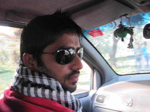 Hi, I'm very simple, frndly nd jovial guy who always talk straight from heart and luv 2 make frnds and alwys try my best to fulfil my commitments towards dem..