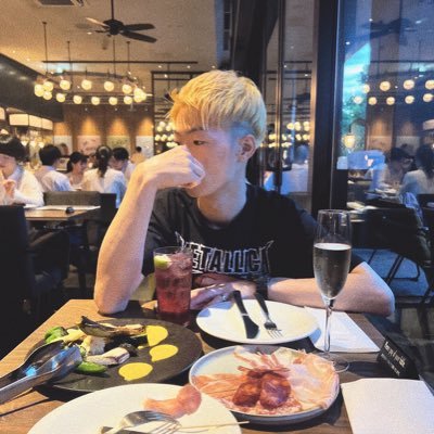 itsmediggity_'s profile picture. ゲームとか服とか多趣味なおたく。~H7.170.58.~ ひとえな人。 ISFP 人の話を聞いてない