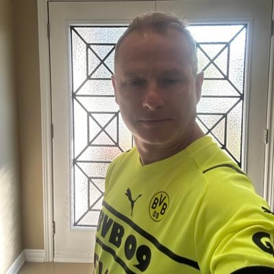 Born in Nysa, Poland. Avionics Engineer, backyard astronomer. BVB,Blue Jays, Edmonton Oilers .self employed.
