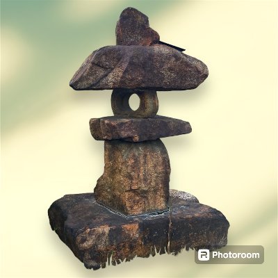 komonoStone_No1's profile picture. 三重県菰野町で、明治時代から石材業を営んでいます。菰野石を主たる素材として、灯籠、庭石、庭園造り、記念碑など、石の良さを最大限に引き出しお客様のご要望に寄り添うご提案を心がけております。(店主が石と向き合い、唯一無二の作品を手掛けている傍ら、店主の次女がXを更新していきます！)