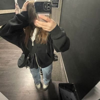 dlnvsht's profile picture. زندگی می کنم با قوانین خودم