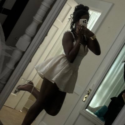 theyloveebre2's profile picture. 