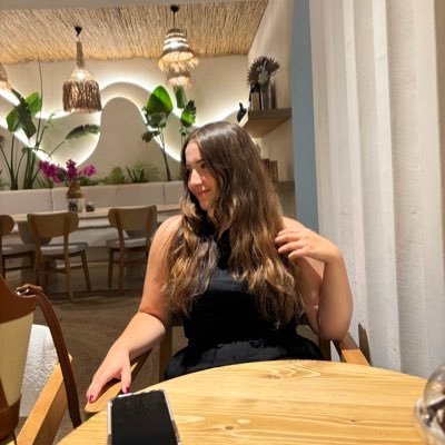 Esrazn_'s profile picture. 