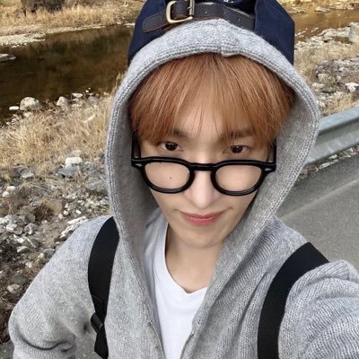 SunshineSeokMi's profile picture. slipped into the red 5 diamonds life 💎 | svt idle itzy & twice