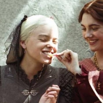 dodekamoons's profile picture. ⚔️🫒🏳‍🌈(L)☭ From the river to the sea, Palestine will be free (bxl)