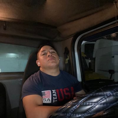 car_oswa's profile picture. es mejor vivir bien? o vivir feliz?