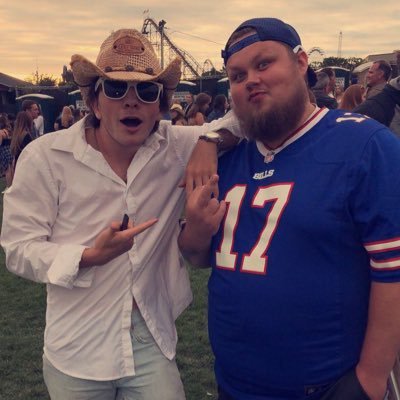 Buffalo ~ TN | Aspiring singer/songwriter | MaxPotters *THE COVER* Album coming soon…