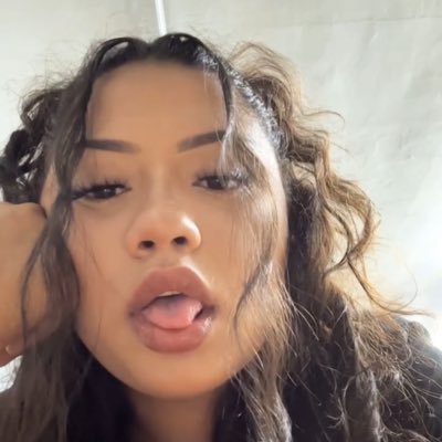 Mari60AT's profile picture. 