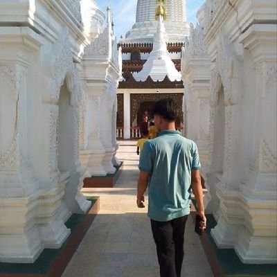 awngmrat18879's profile picture. Try to see both sides.