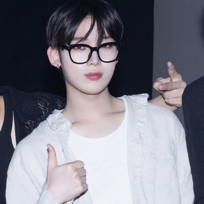 Hello ~ buying, selling & trading account mostly buying | enha & svt 💌 🗑= sold