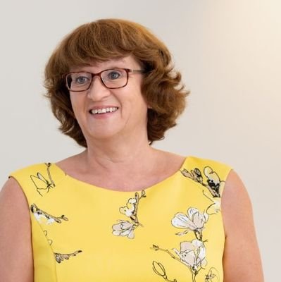Inhaberin von Madame Bitcoin, die Weiterbildungsplattform von Frauen für Frauen. Vorstand bei https://t.co/vMG4xkAU69