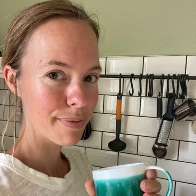 izidegrave's profile picture. Writer. Mother. More tea 🫖 Poetry School. Golden Egg Academy. SCBWI. Eatweeds 🌱