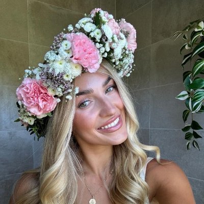 Intellect in bloom, nature lover. Hoping to connect with minds that appreciate both wisdom and wonder. Let's bloom together! 🌺📚