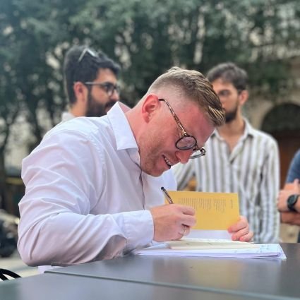 adwokat • wykładowca (dr nauk prawnych) - Uniwersytet Gdański • filozof • poeta • publicysta • Bursztyny Literatury • Morze Prawa i Kultury