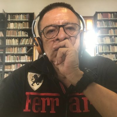 Soy algo extrovertido, Venezolano de paso por esta hermosa tierra Colombia, algún día regreso a Europa o si Venezuela se recupera por completo moriré allá…Amén