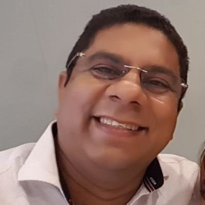 Defensor de lo justo. Librepensador, constructo que camina. ...Soy yo y mis circunstancias, si no las salvo a ellas, no me salvo yo (José Ortega y Gasset).