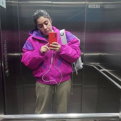 Científica con interés en bacterias marinas, sus componentes y vesículas extracelulares.