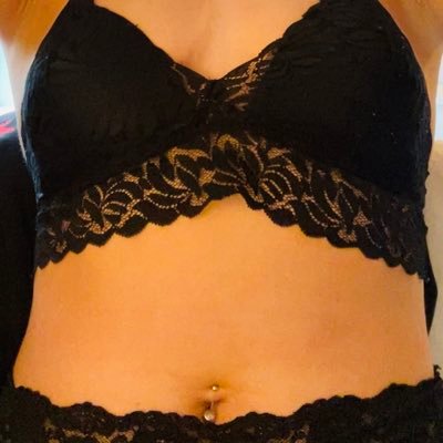 Here to expose myself and repost what I like. Not single, I have a cuck partner and he loves it. Secret account. All pictures/Videos shared are owned by me.