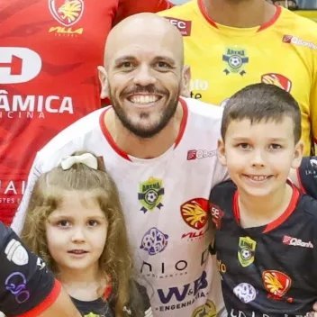 Filho da Ana e do Kika, marido da Vanessa e pai do Otávio e da Moana!