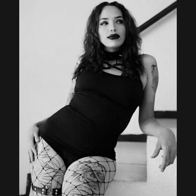 Hija del Sol y la Luna/Melómana/Neófita/Alma Vieja.