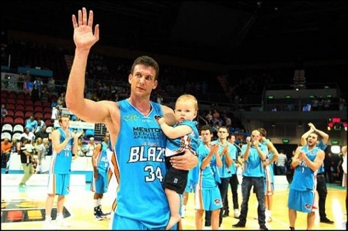 Everything basketball, proud father of 2 and passionate Cats fan. Married to @shezz22