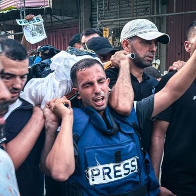 Ahmed_Elbaz7777's profile picture. إن عِشتْ فاسْكُت الكلمة بحساب ، وإن مُتْ تِتحَاسَب بيها يوم المِيعاد.