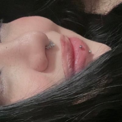 nietzchethay's profile picture. @bmthaay não é pvd, apenas conta nova.