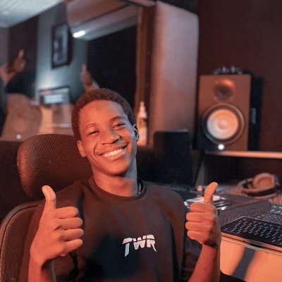 oxygen_beatz's profile picture. Oxy!!!! 🖤🤍 Music producer | Product Designer | Creative Lead ✨ New music out now!!