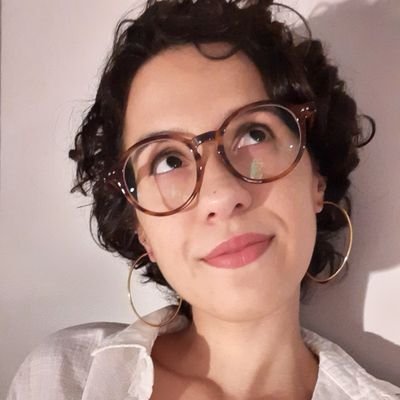 maybeabluebird's profile picture. Ela/dela. Confluindo para a liberdade de todos os seres e textos.