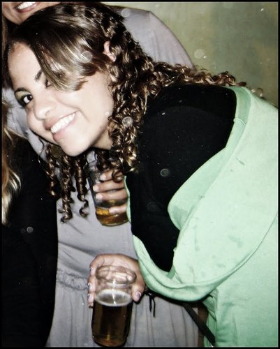 Se te magoarem, olhe para cima e continue caminhando. Faça eles se perguntarem porque ainda está sorrindo.