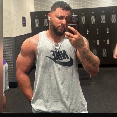 Leocavin8's profile picture. 💻 Cybersecurity | Pentester
🥋⚡ MMA | BJJ | Muay Thai
📈💰 Investidor | Buy and Holder
"Eu leio códigos, corpos e mercados. Sistemas são obras... ou vítimas.