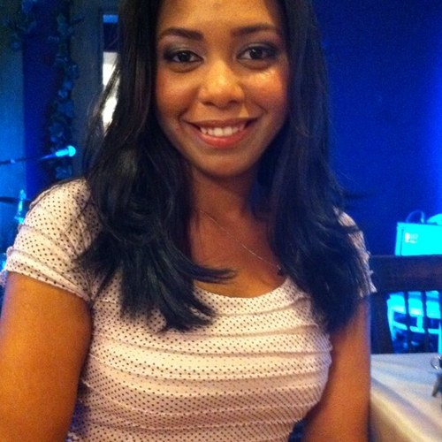 Neuma Larissa Medeiros de Melo; 23 anos, Estudante de Direito, Noiva. Uma pessoa de bom coração, determinada e em constante busca da FELICIDADE!