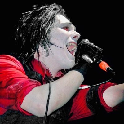 š©øš§š»āāļøGERARD WAY IRL!š§š»āāļøš©ømcrmy/mcrtwt/tloutwt gee's no 1 fan ⢠no2 jacket slut š“āā ļø. insta + tiktok = @/geesie.way SAW MCR 20/3/23 ( zombie sec gee)