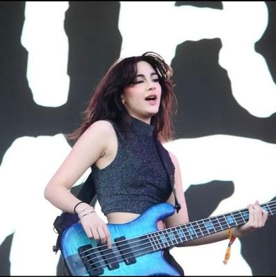 🏳️⚧️ | politics I horror | movies | music | 18 | bassist