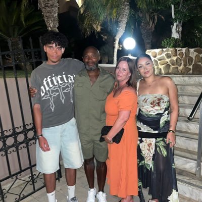 ClaireLJustin's profile picture. Proud mum of 2, Office Manager for Chiltern Teaching School @ChilternTSH @ChilternLT @Chilterntraininggroup #LDeduchat #ECTconference