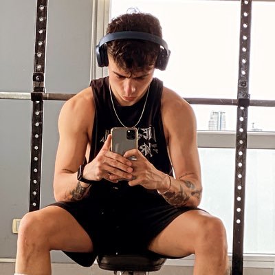 clos1ta's profile picture. 