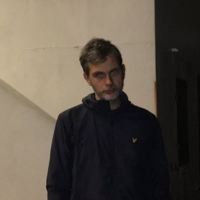 je me promène chez @Gonzai, je participe fièrement à @LaRevueCite et je cause parfois chez @artcritique_ et @CEuropeCentrale. Et d’autres choses ailleurs