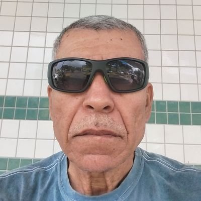 Um homem sincero,educado,com uma boa perspectiva de vida,carinhoso,romântico,trabalhador e compreensivo.