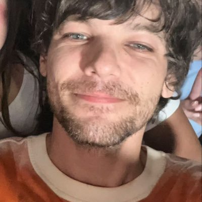 unknowlouie's profile picture. nobody knows who I am :) (good chance trying it mate)