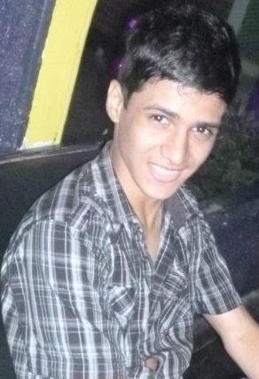 Maxwi, 17 anos. Sou do tipo de pessoa que mantem a esperança até os últimos suspiros; que agradece mais do que reclama; que sorri mais do que chora; que confia.