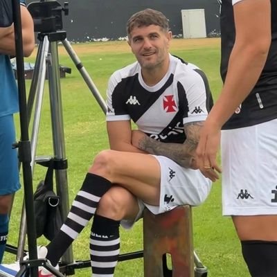 eu amo esports e falar do que gosto em geral, quem sabe um dia as milhoes de ideia q tenho apareçam por ai