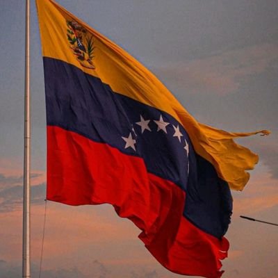 Dios💒 Familia💕
Multifacética.
Naguara!! Amo👨👩👧🇻🇪🐾🏡👩🌾💚🌄❄️✈🚘🌎
🎧👩🎓📚👩🍳🚧👩🔧🔨📸💻⚾🚵